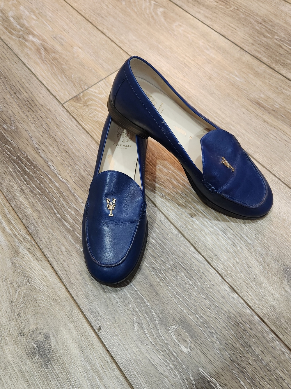 Cole Haan Navy Pinch Lobster Leather Loafers with Gold Emblem Size 6